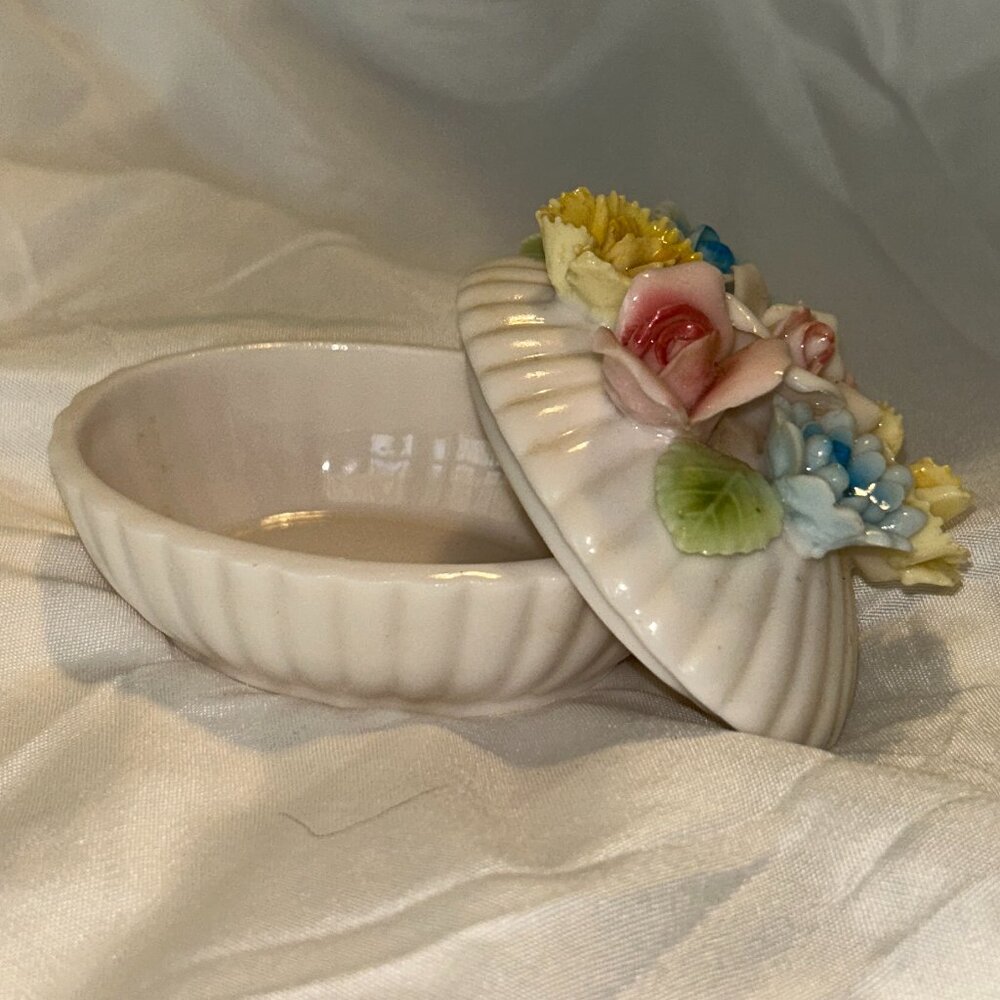 Porcelain Floral Ring Box - Picture 4 of 6